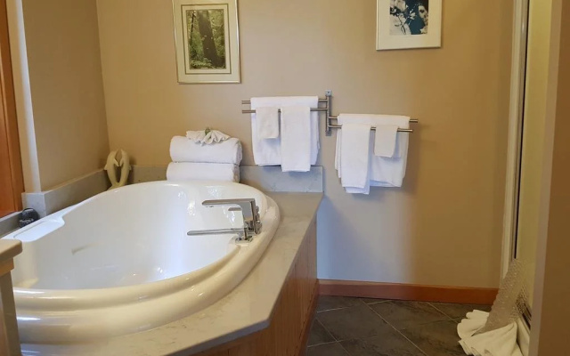 Reef Point Oceanfront B & B