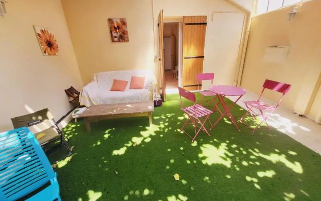 Nice House With Small Private Courtyard
