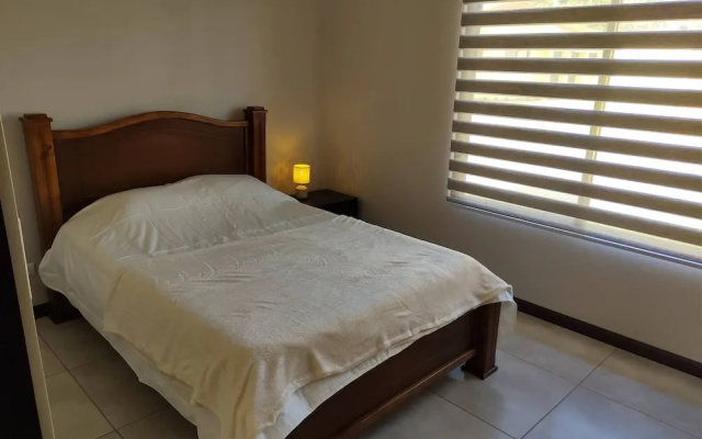 #1 New & Modern 2 bed Suite With Shared Pool