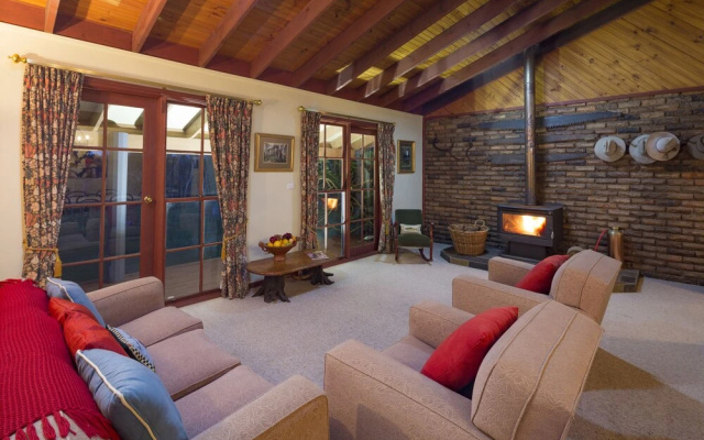 Moffat Falls Lodge
