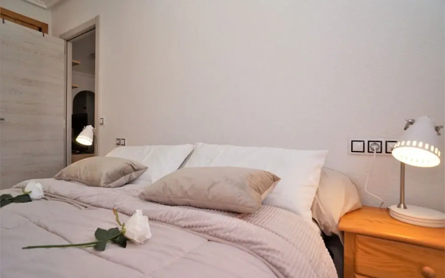 7 Mins From The Beach, Shared Pool Free Wifi