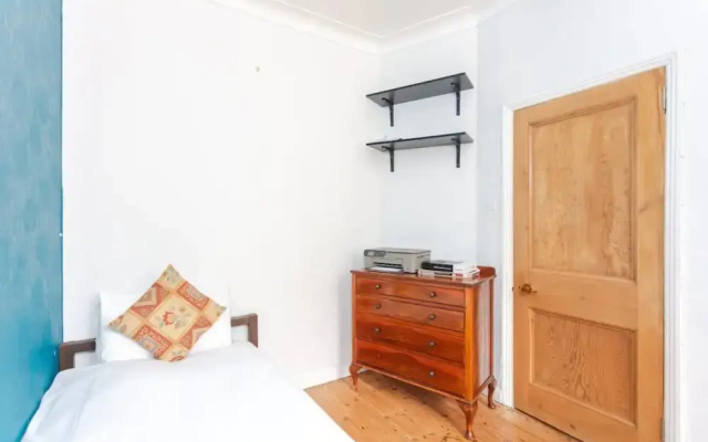 Cosy 2 Bedroom Apartment in Central London With Garden