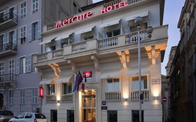 Отель Mercure Nice Marche aux Fleurs вид на фасад