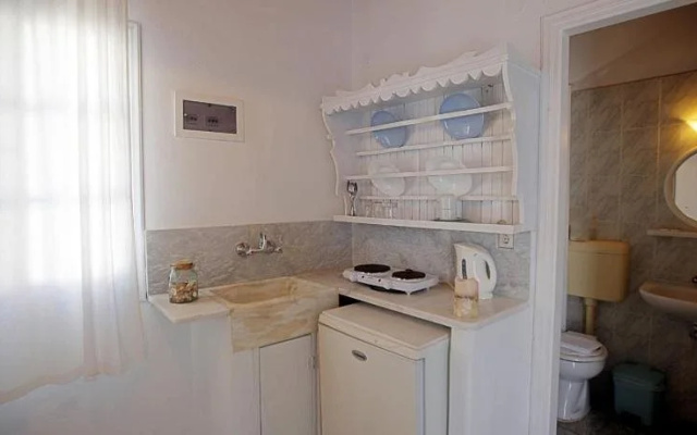 Voula Apartments & Rooms
