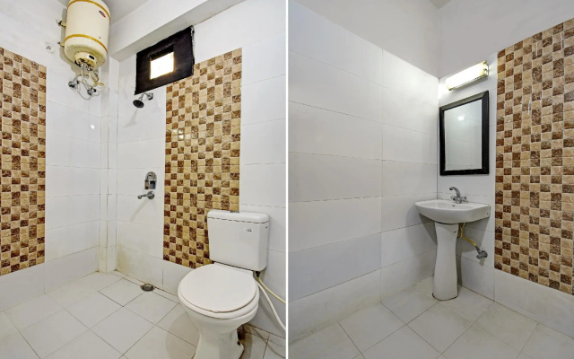 OYO 77724 Hotel Chitra