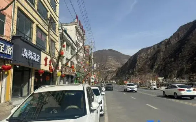 Lanfeng Hotel (Longnan Tanchang Guan'egou Bridge)