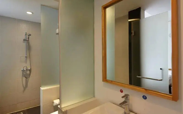 Lotus International Youth Hostel