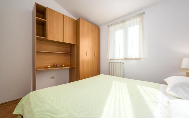 Awesome Home in Basanija With Wifi and 2 Bedrooms