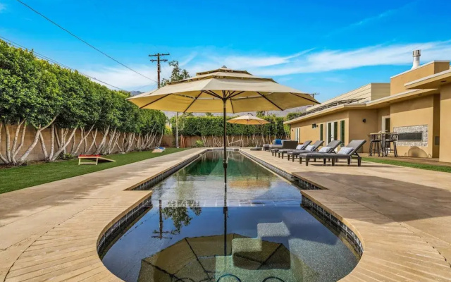 Mid-Century Elegance & Fun in Tahquitz River Estates