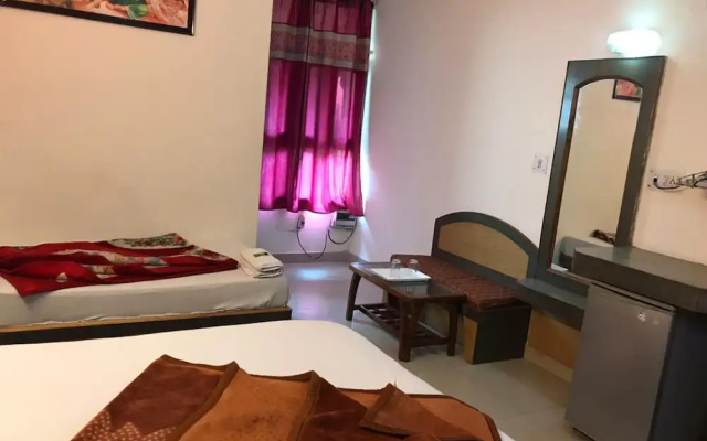 Hotel Roadway Inn Delhi by Goroomgo