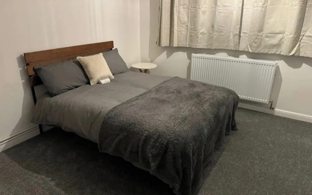 Riverside Retreat in Staines-upon-thames