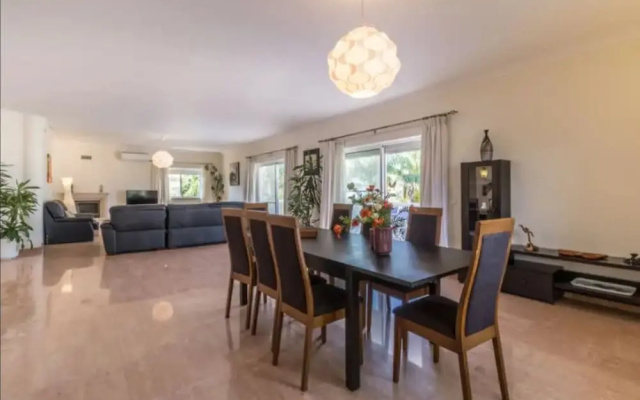 Villa - 5 Bedrooms with Pool - 107747