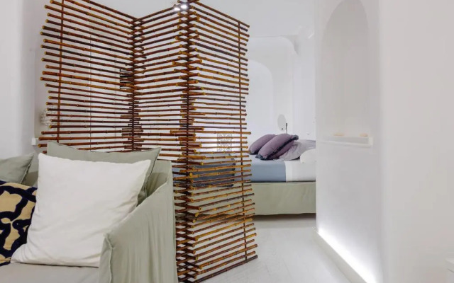 White Stylish Apartment 3
