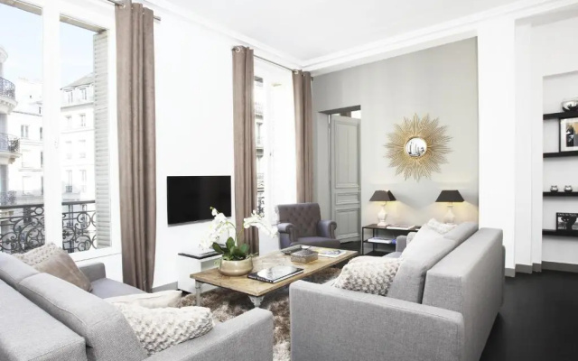 Luxury 3 Bedrooms Le Louvre I by Livinparis