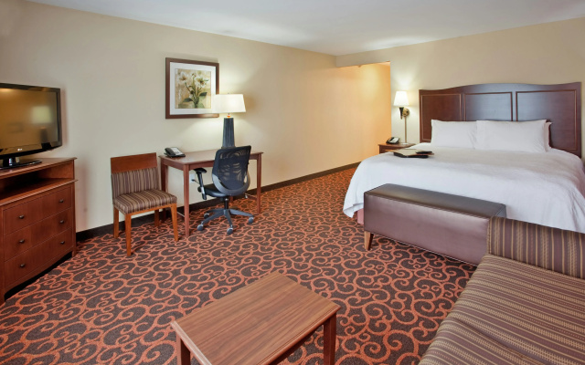 Hampton Inn & Suites Watertown