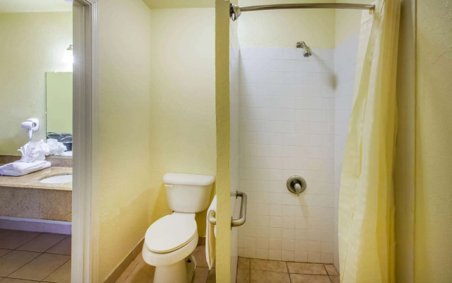 Travelodge by Wyndham Houston Hobby Airport