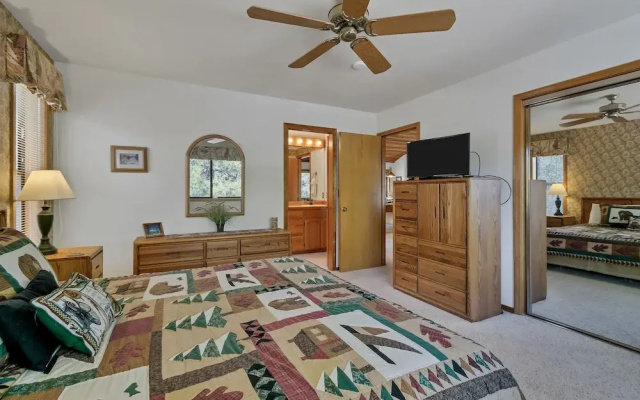 8 Crag Home with Private Indoor Hot Tub, Bike is Provided for Outdoor Activities by RedAwning