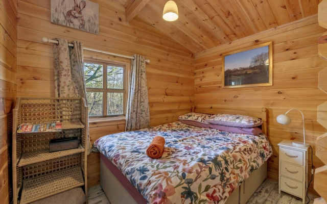 Lodge in Suffolk Near Scenic Trails