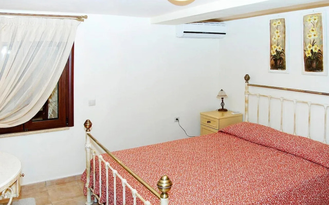 Cretan Villa Near Beach for 10