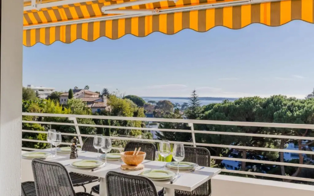 SERRENDY Splendid 3-bedroom apartment within an upscale