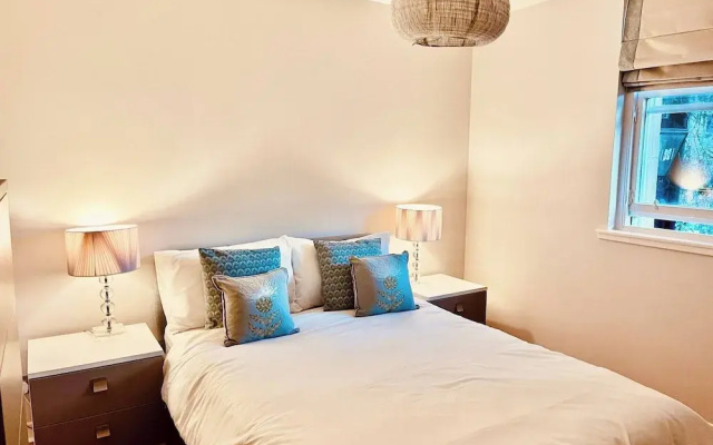 Charming Edinburgh Apartment Beside Edinburgh Castle