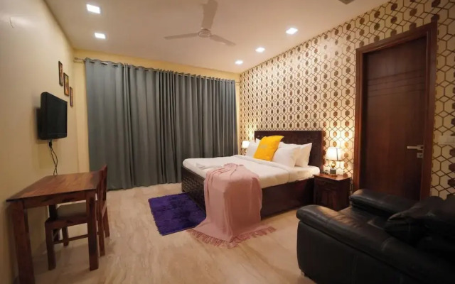 Lime Tree 3BHK Serviced Apartments DLF 5