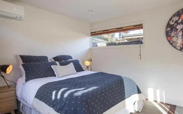 Central Style - 3 Bedroom Townhouse with Lakeview