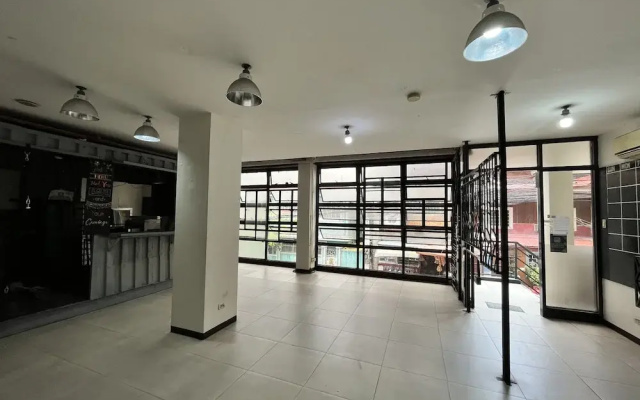 Junction Hostel Poblacion Makati Avenue