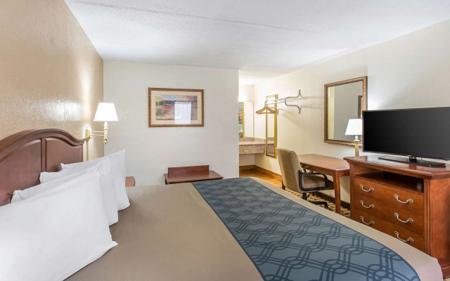 Econo Lodge Savannah Midtown