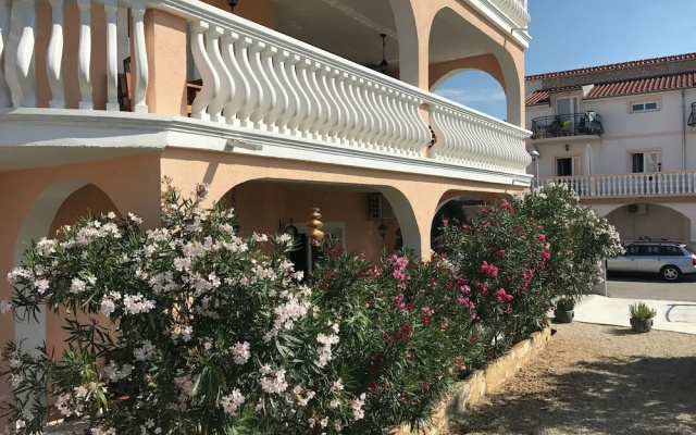 Luxurious Apartment in Vodice With Garden