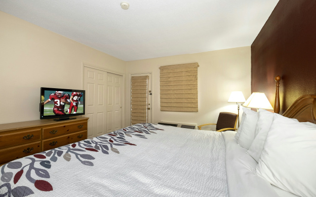 Red Roof Inn & Suites Hazleton