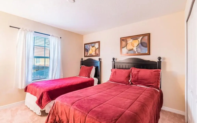 Paradise Palms 8925