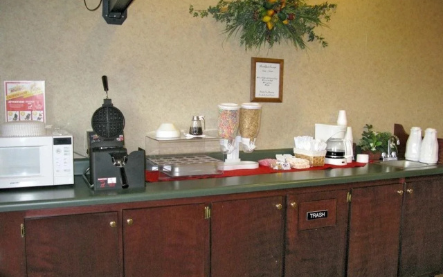 Deerfield Inn & Suites