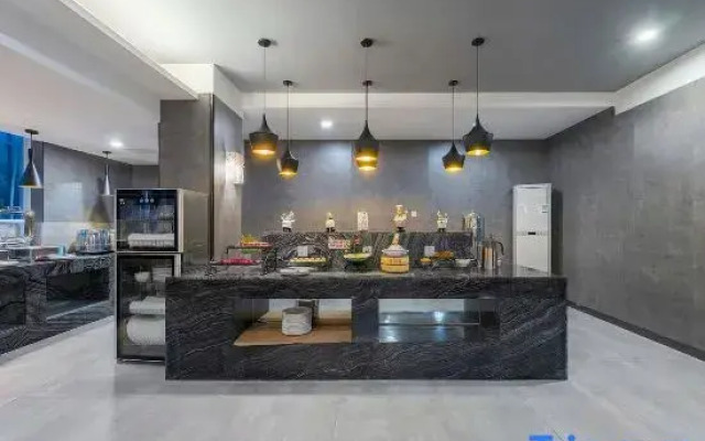 Jingfang E-sports Homestay (Tongchuan Bridge Shenghua Plaza)