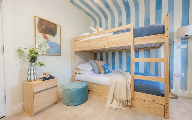 6guests-beachnearby-familyfriendly-petsok-parking