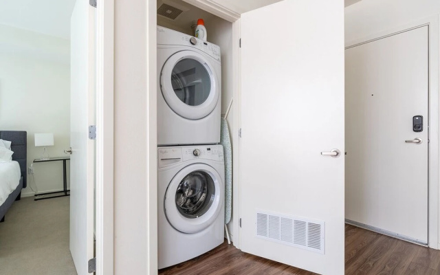 Sophari Isle: Mercer Island Apartments