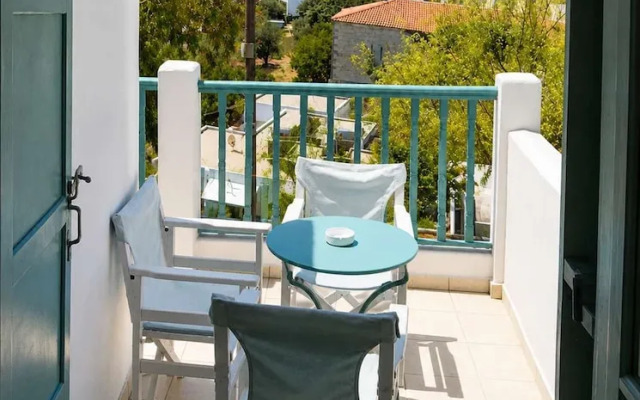 Hotel Elena -sunny Seaside Balcony Suite in Skyros