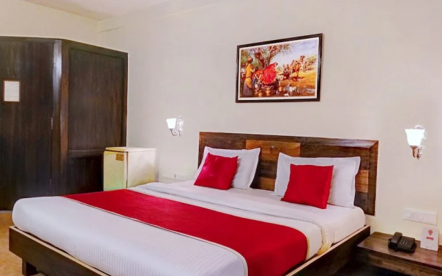 OYO 11093 Hotel Rathod Suites