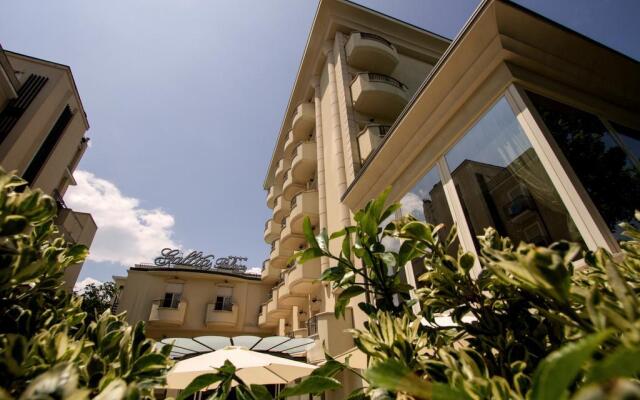Отель Gallia Palace Римини вид на фасад