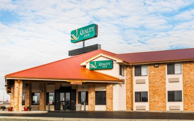 Отель Quality Inn Effingham вид на фасад