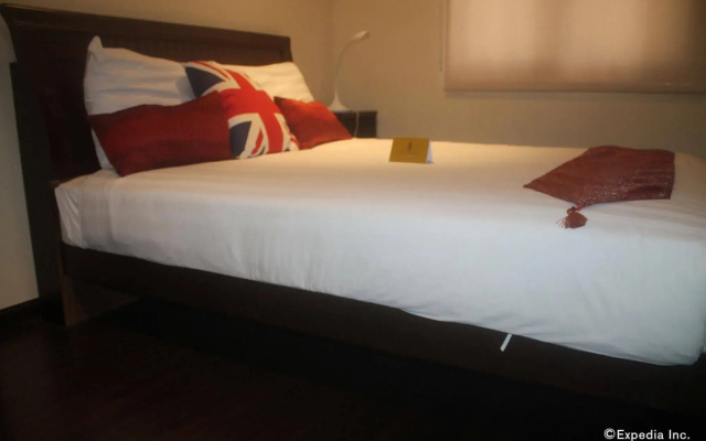 SIGLO SUITES @ The Knightsbridge Residences