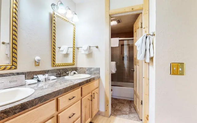 Summit Cozy Condo Getaway!