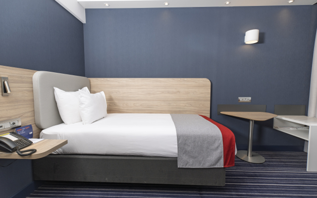 Holiday Inn Express Geneva Airport by IHG