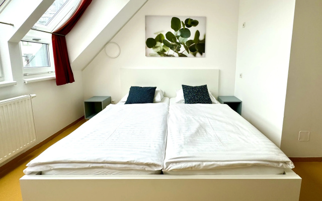 A&T Hotel & Hostel
