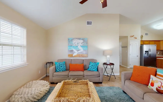 Vixen's Studio Bedroom Home