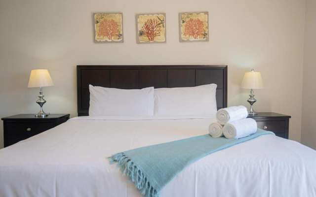 2BR 3BA GYM Pools 24 7 Security Restaurant