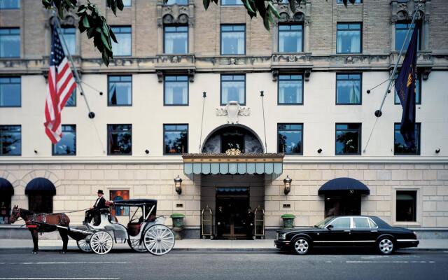 Отель The Ritz-Carlton New York, Central Park США, Нью-Йорк - отзывы, цены и фото номеров - забронировать отель The Ritz-Carlton New York, Central Park онлайн вид на фасад
