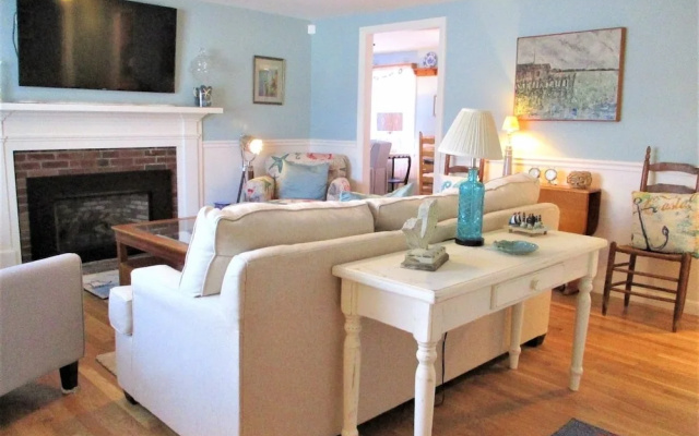 387 Strawberry Hill - 4 Bedroom House
