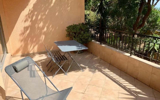 Très beau studio à 100m de la plage de Marinella