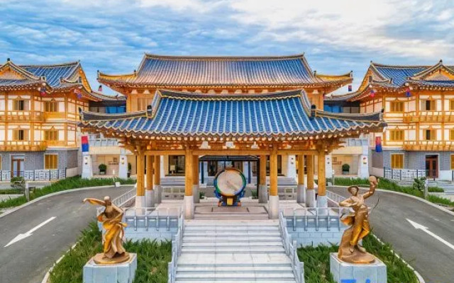 Ethnic Garden International Hotel